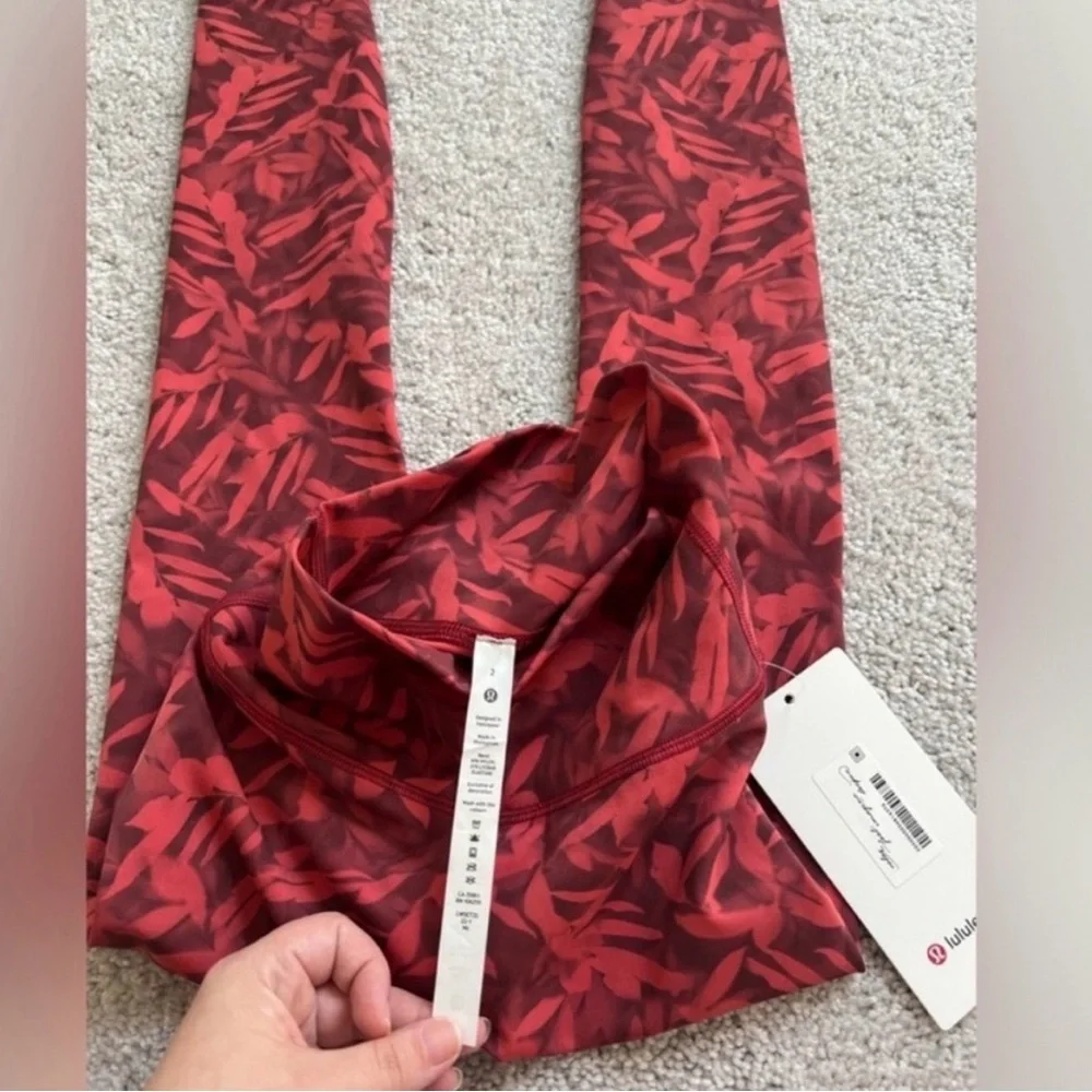 Lululemon Wunder Under High Rise 25” LuxTreme Leggings Red Spray Leaf Size 2 NWT - Picture 3 of 4